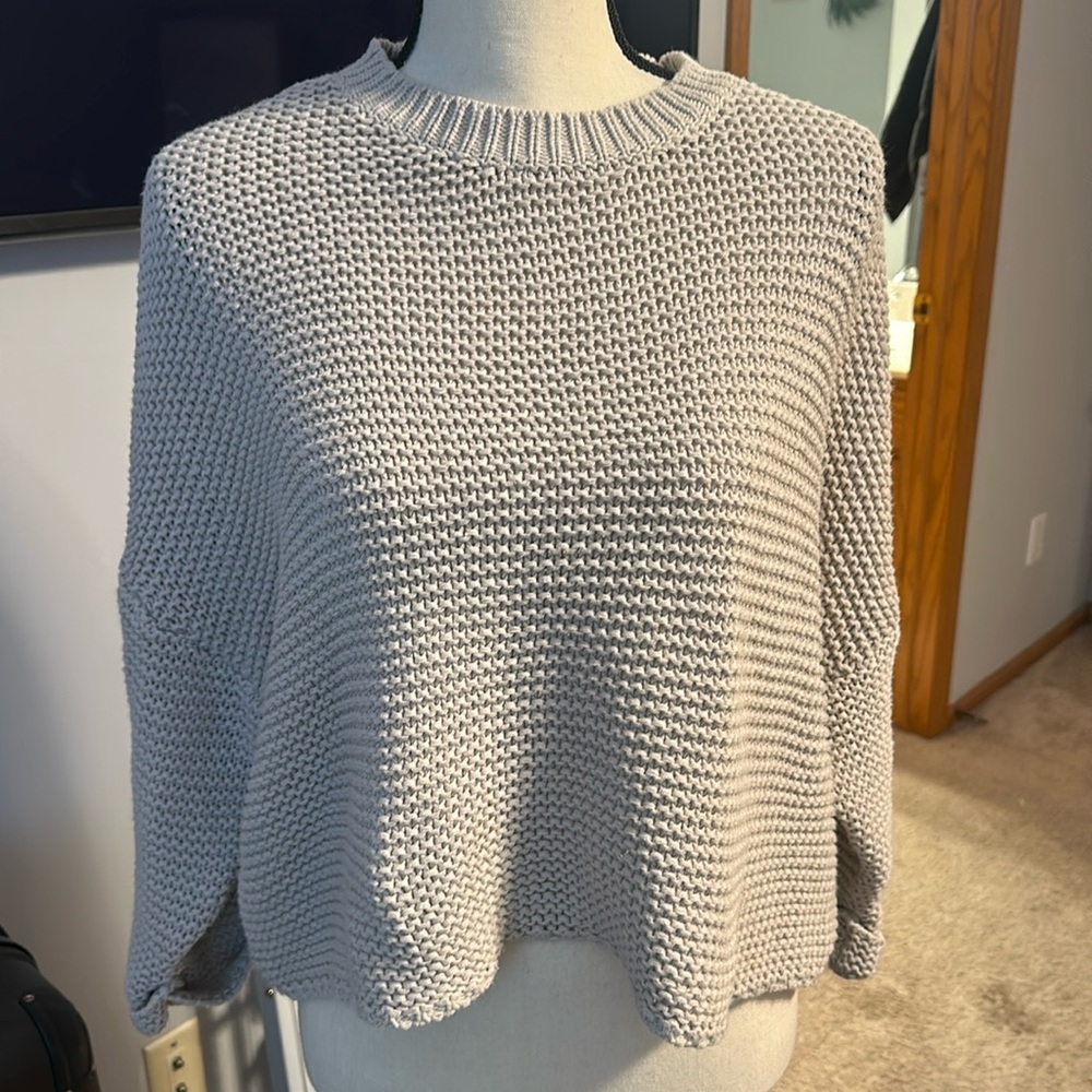 Women’s cropped knit sweater